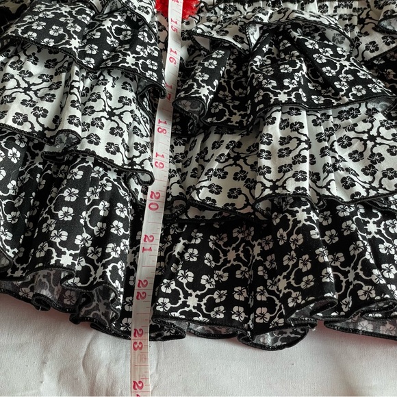NWOT 2/3 Year Old Girls Black, White, and Red Colour Dress With Frills - Picture 12 of 16